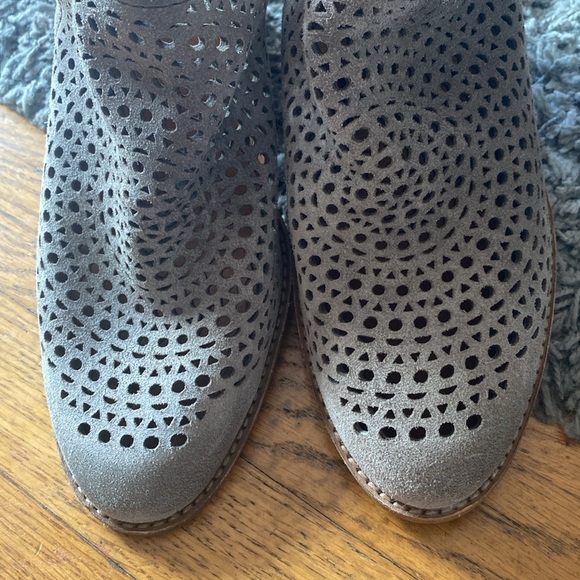 Jeffrey Campbell Rosalee suede perforated Booties sz 10 - Picture 4 of 14